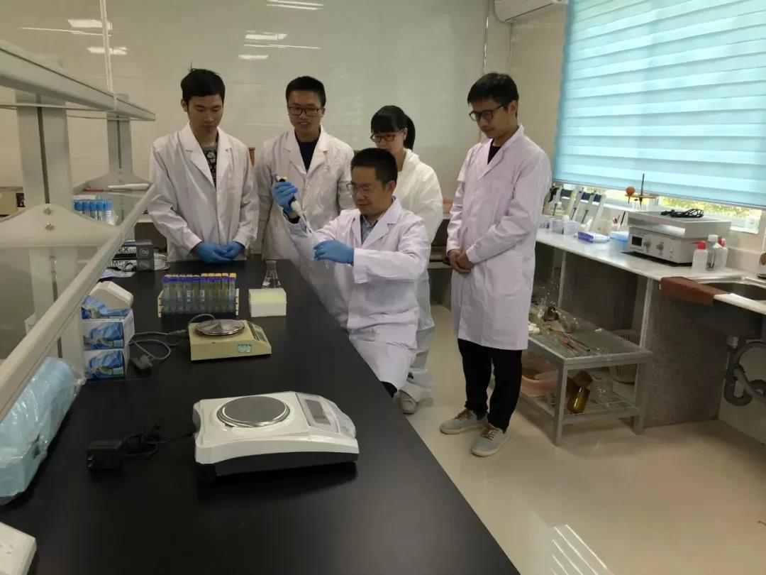 【2019年度廣新榮譽體系先進集體系列報道三:省食品】黨建引領促發展 化危為機見成效 【2019年度廣新榮譽體系先進集體系列報道三:省食品】黨建引領促發展 化危為機見成效