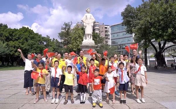 佛塑科技推動青年心向黨 為公司高質量發展貢獻青春力量