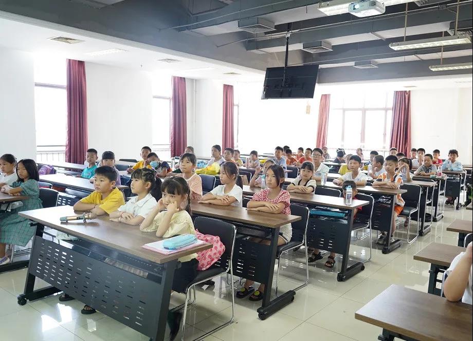 廣青科技第三屆職工子女愛心公益暑假班結業啦
