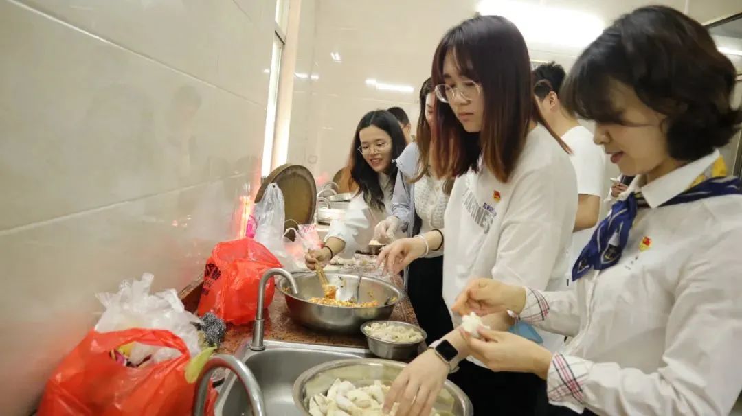 廣新集團所屬絲紡集團開展學雷鋒主題月系列活動