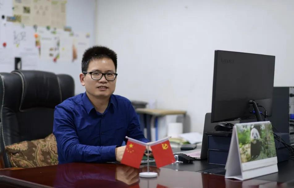【廣新集團“兩優一先”典型事跡】廣東省國資系統優秀共產黨員蔡友華:以科技創新成果詮釋使命擔當。 【廣新集團“兩優一先”典型事跡】廣東省國資系統優秀共產黨員蔡友華:以科技創新成果詮釋使命擔當。