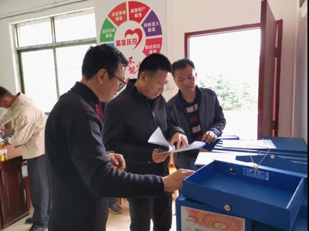 集團黨委副書記、總經理白明韶到鎮南村調研指導脫貧攻堅工作 集團黨委副書記、總經理白明韶到鎮南村調研指導脫貧攻堅工作
