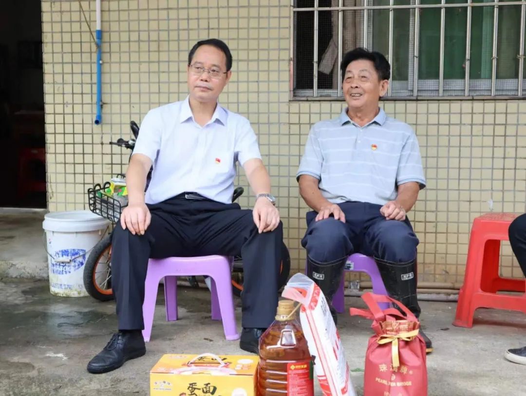 廣新集團捐贈100萬元助力英德市鎮南村救災復產 全力防止脫貧戶因災返貧