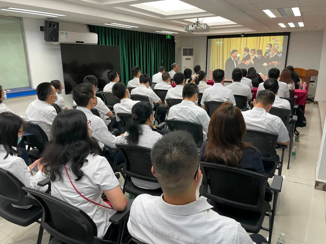 踔厲奮發，勇毅前行｜廣新集團認真組織收聽收看黨的二十大開幕盛況