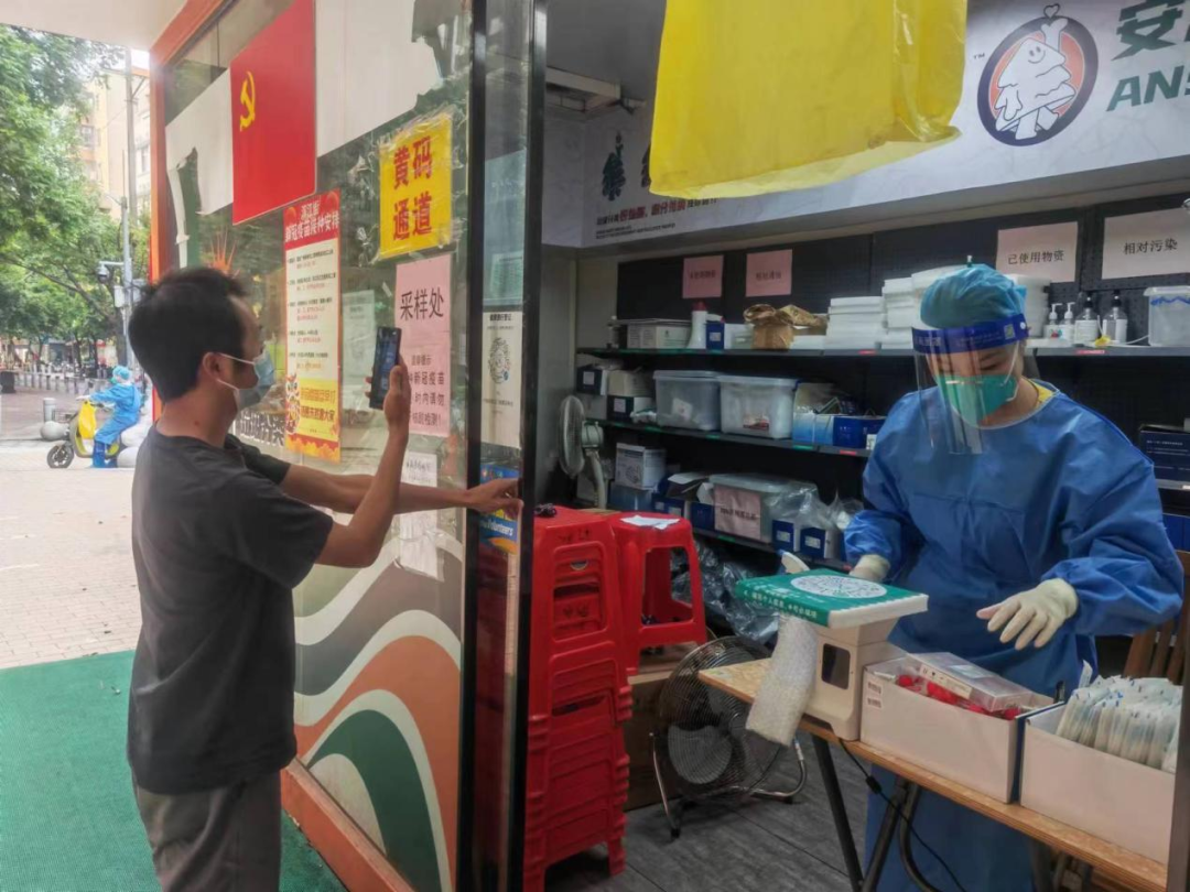 使命在肩,沖鋒在前!廣新集團黨員干部就地“轉崗”變身抗疫志愿者 使命在肩,沖鋒在前!廣新集團黨員干部就地“轉崗”變身抗疫志愿者