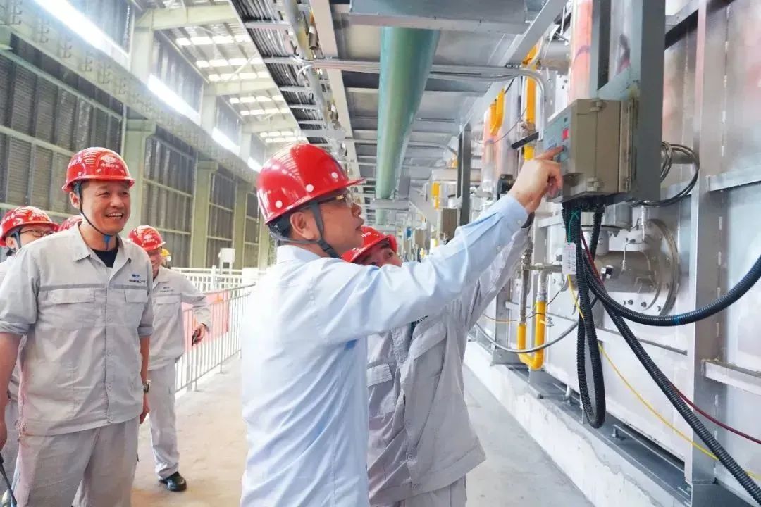 廣青壓延不銹鋼深加工提產增效技改項目3號線退火爐點火成功 