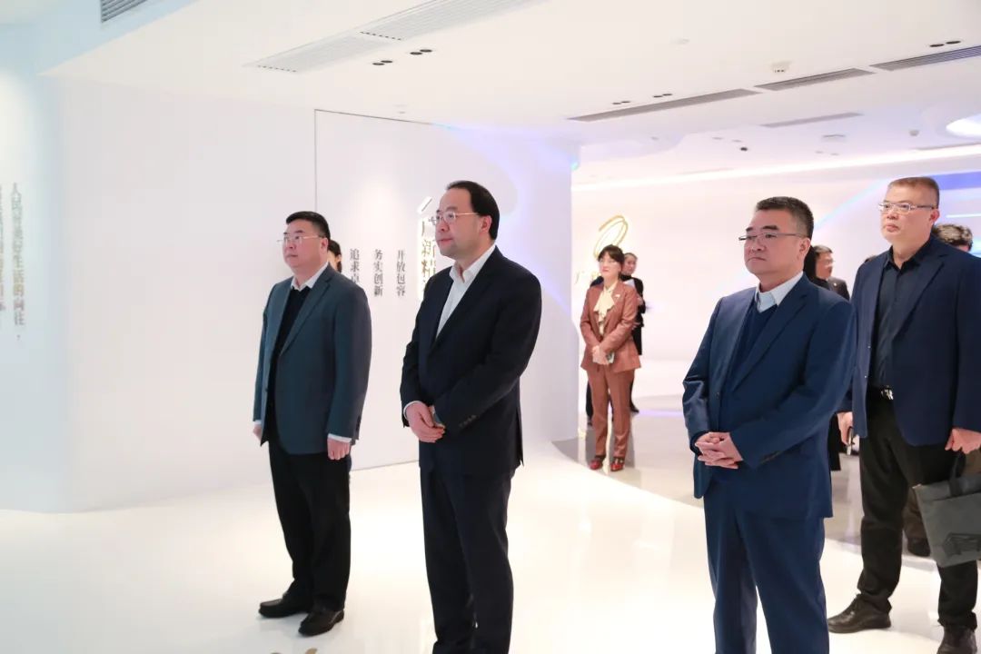 建設銀行廣東省分行黨委書記、行長張偉煜一行到訪廣新集團