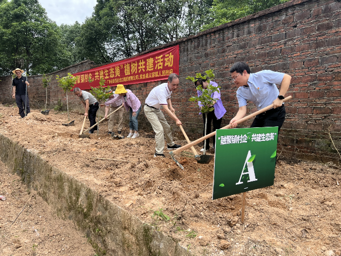 “融聚鎮村企,共建生態美”植樹活動.png