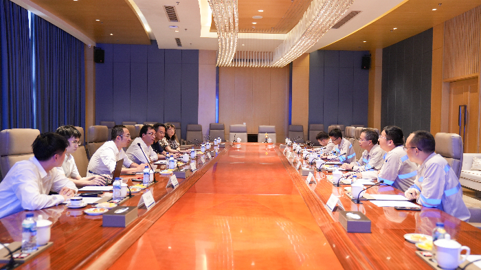圖6：劉志鴻一行與IMIP園區伍華弟總裁，印尼廣青鎳業、印尼廣青德項目公司管理團隊進行座談交流。.jpg